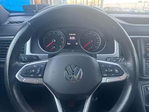 2020 Volkswagen Atlas Cross Sport 3.6L V6 SE w/Technology R-Line