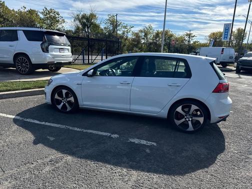 2016 Volkswagen Golf GTI 2.0T SE 4-Door