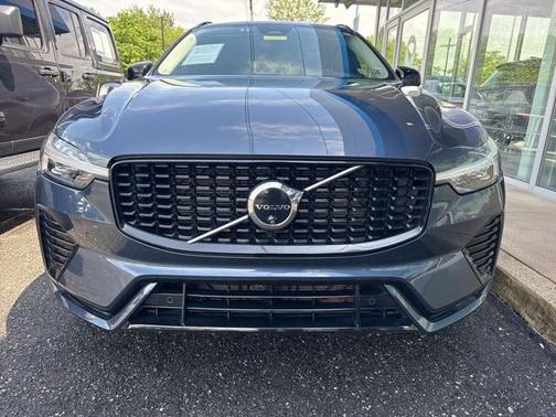 2024 Volvo XC60 B5 Plus Dark Theme