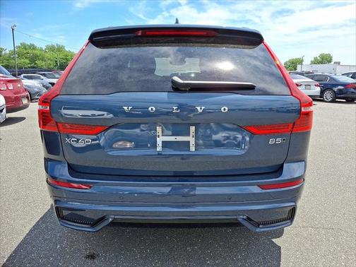 2024 Volvo XC60 B5 Plus Dark Theme