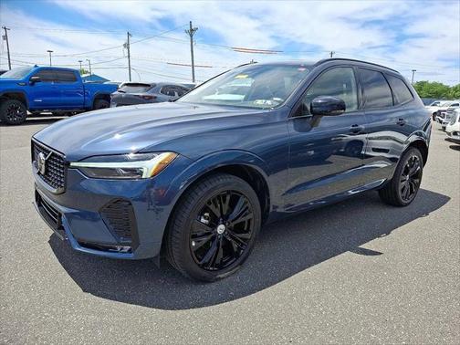 2024 Volvo XC60 B5 Plus Dark Theme
