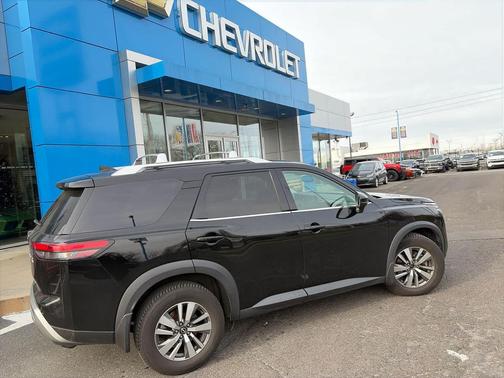 2022 Nissan Pathfinder SL 4WD