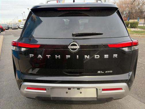 2022 Nissan Pathfinder SL 4WD