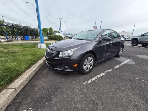 Tungsten Metallic 2014 Chevrolet Cruze LS