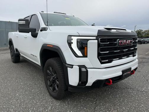 Summit White 2024 GMC Sierra 2500 AT4