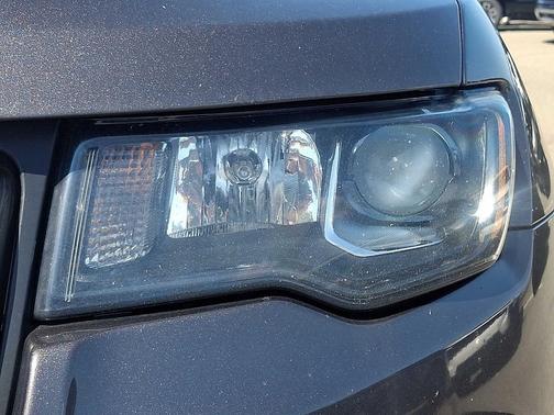 Granite Crystal Metallic Clearcoat 2019 Jeep Grand Cherokee Altitude