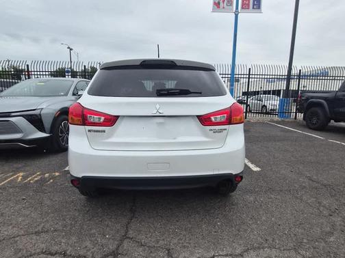 White Pearl 2013 Mitsubishi Outlander Sport ES