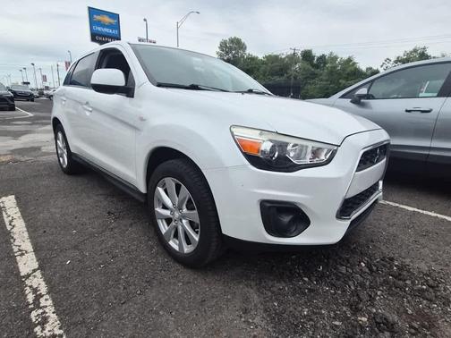 White Pearl 2013 Mitsubishi Outlander Sport ES
