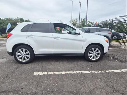 White Pearl 2013 Mitsubishi Outlander Sport ES