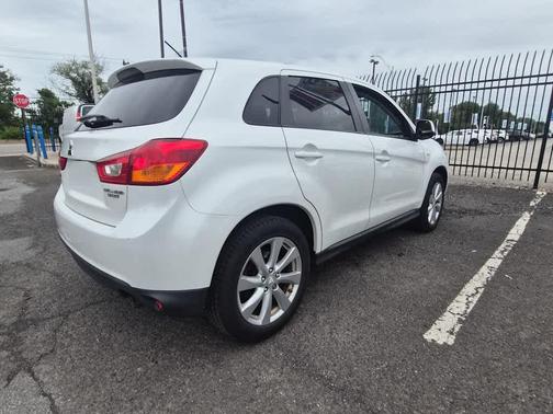 White Pearl 2013 Mitsubishi Outlander Sport ES