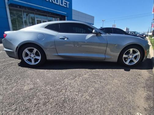 Sharkskin Metallic 2023 Chevrolet Camaro 1LT