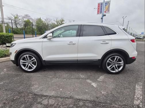 White Platinum Metallic Tri-Coat 2019 Lincoln MKC Reserve