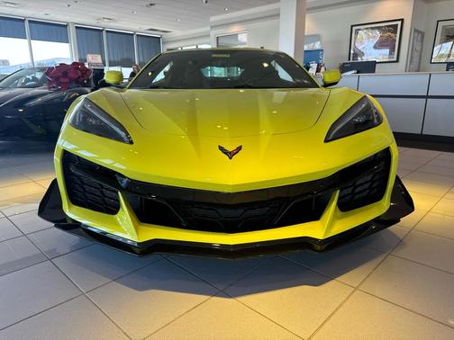 Accelerate Yellow Metallic 2023 Chevrolet Corvette Z06