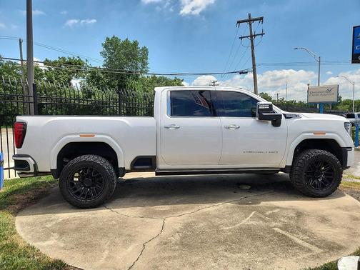 White Frost Tricoat 2025 GMC Sierra 2500 Denali