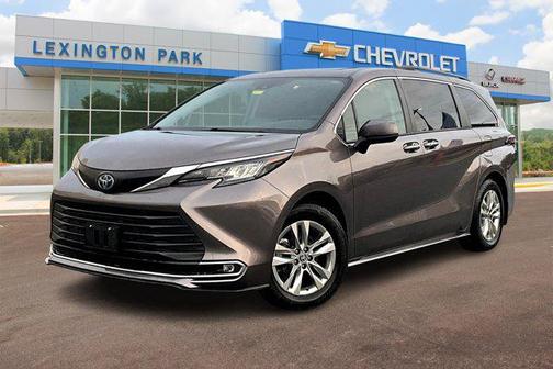 2022 Toyota Sienna XLE 7 Passenger