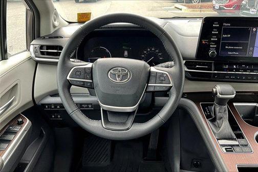 2022 Toyota Sienna XLE 7 Passenger
