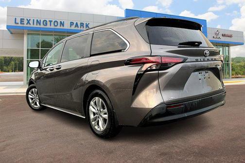 2022 Toyota Sienna XLE 7 Passenger