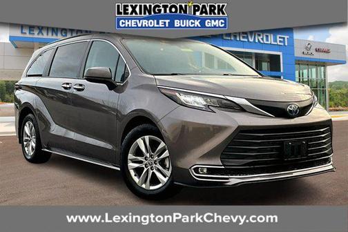 2022 Toyota Sienna XLE 7 Passenger
