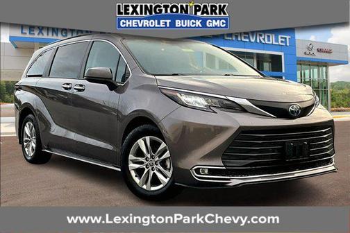 2022 Toyota Sienna XLE 7 Passenger