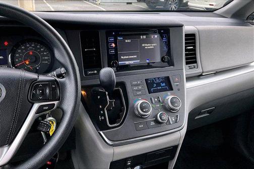 2017 Toyota Sienna LE