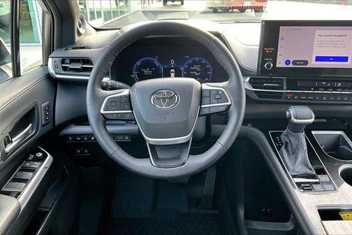 2025 Toyota Sienna Platinum