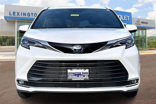 2025 Toyota Sienna Platinum