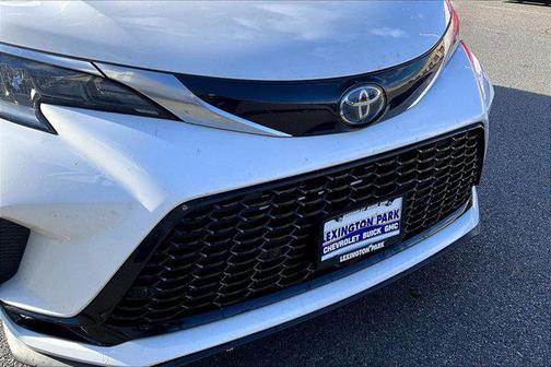 2023 Toyota Sienna XSE 7 Passenger