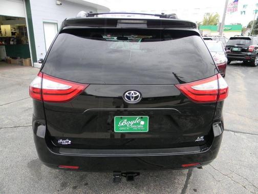 2017 Toyota Sienna LE