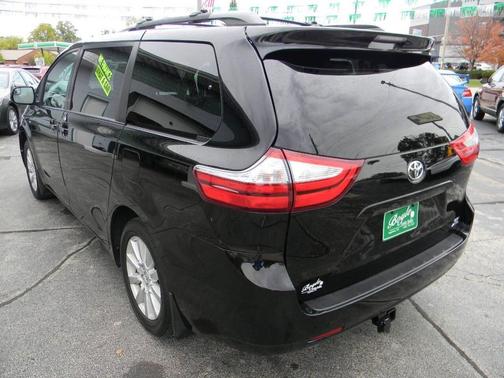 2017 Toyota Sienna LE