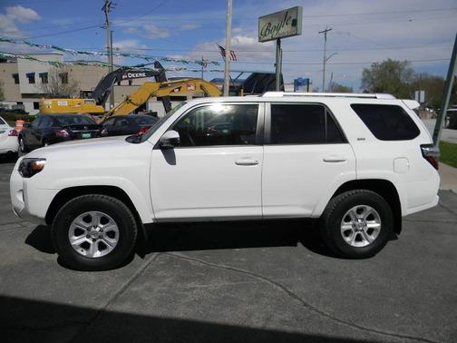 Super White 2016 Toyota 4Runner SR5