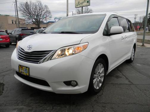 2013 Toyota Sienna XLE