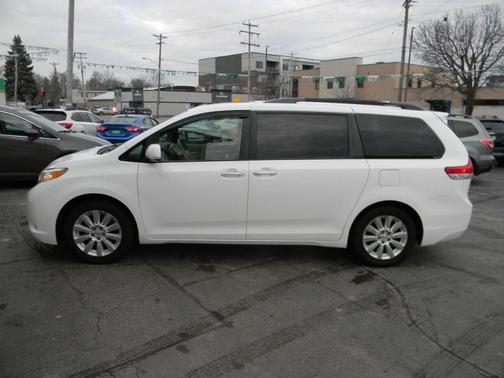 2013 Toyota Sienna XLE