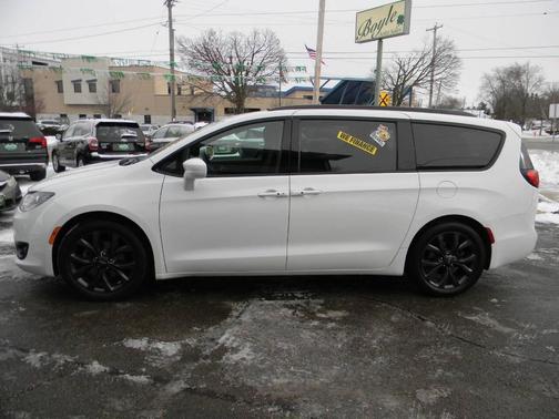 2018 Chrysler Pacifica Touring Plus