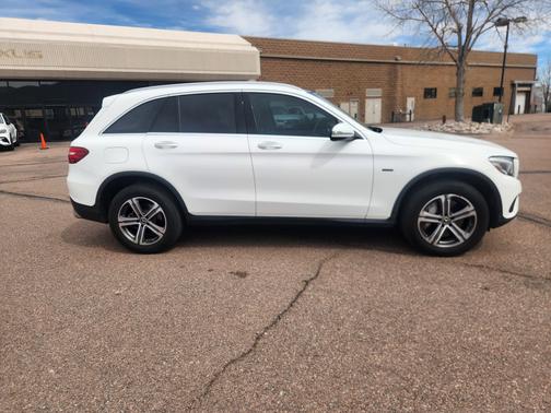 Polar White 2019 Mercedes-Benz GLC 350e