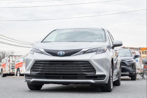 2024 Toyota Sienna LE