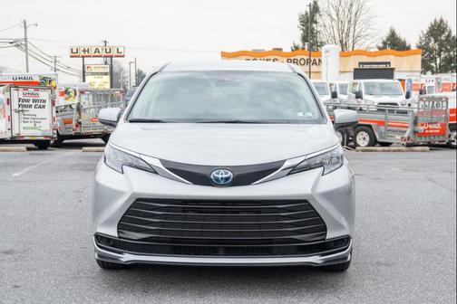 2024 Toyota Sienna LE