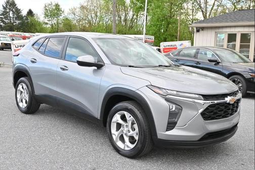 Sterling Gray Metallic 2024 Chevrolet Trax LS