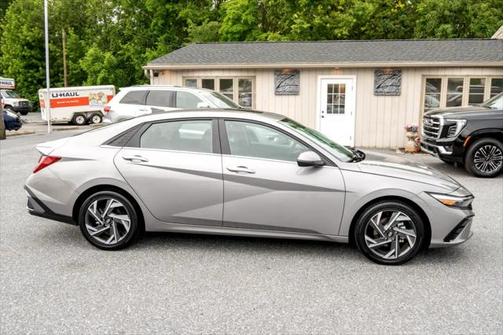 2024 Hyundai ELANTRA Limited