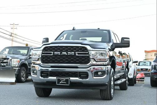 2024 RAM 2500 Big Horn Crew Cab 4x4 6'4' Box