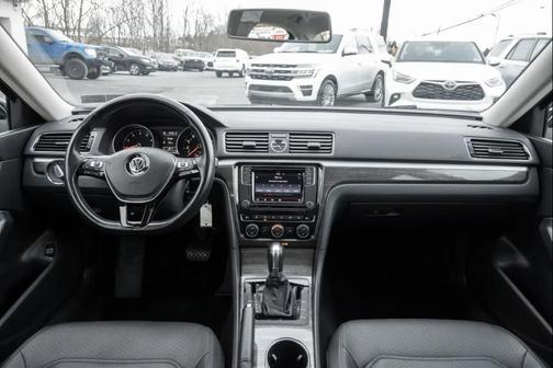 2016 Volkswagen Passat 1.8T SE