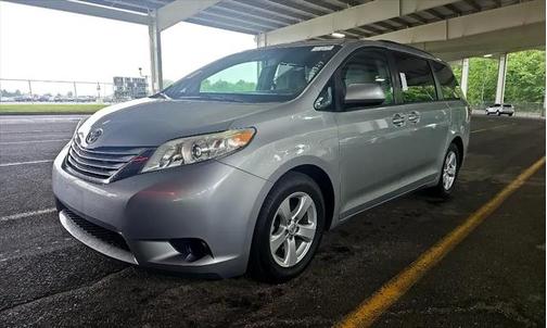 2016 Toyota Sienna LE