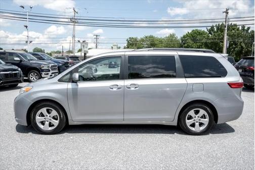 2016 Toyota Sienna LE