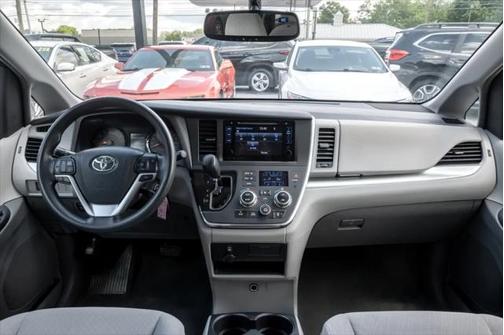 2016 Toyota Sienna LE