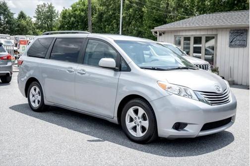 2016 Toyota Sienna LE