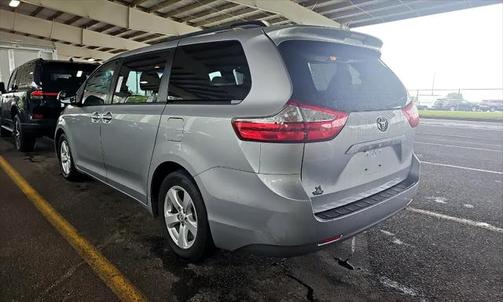 2016 Toyota Sienna LE