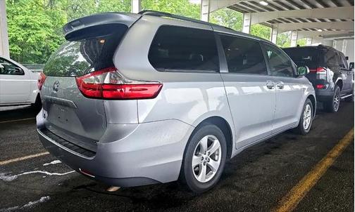 2016 Toyota Sienna LE