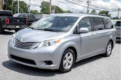 2016 Toyota Sienna LE
