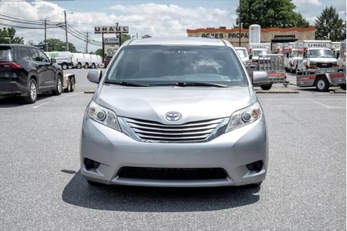 2016 Toyota Sienna LE