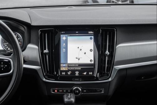 2017 Volvo S90 T6 Momentum