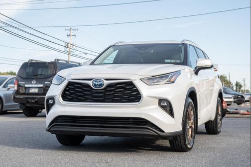 2022 Toyota Highlander Hybrid XLE